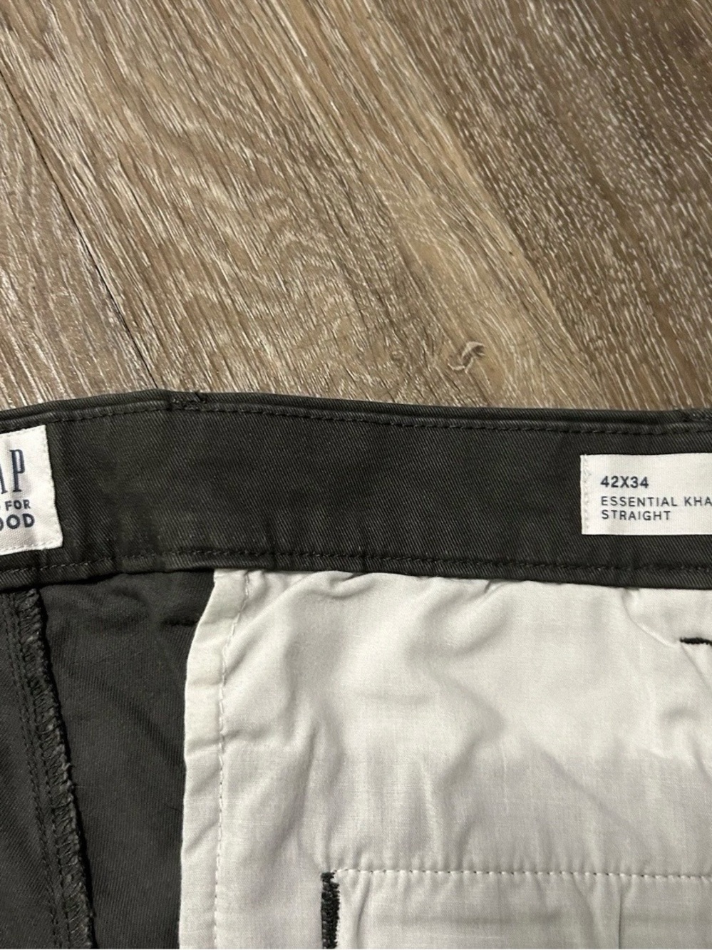 Men’s Gap Grey Essential Khaki Straight Pants Size 42x34 - Picture 4 of 4